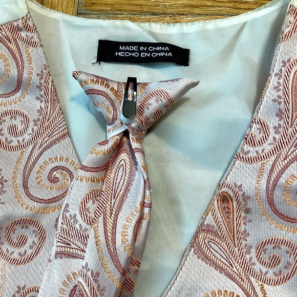 NWOT Boys’ Abini Milano Vest and Clip on Nectie - Picture 2 of 4